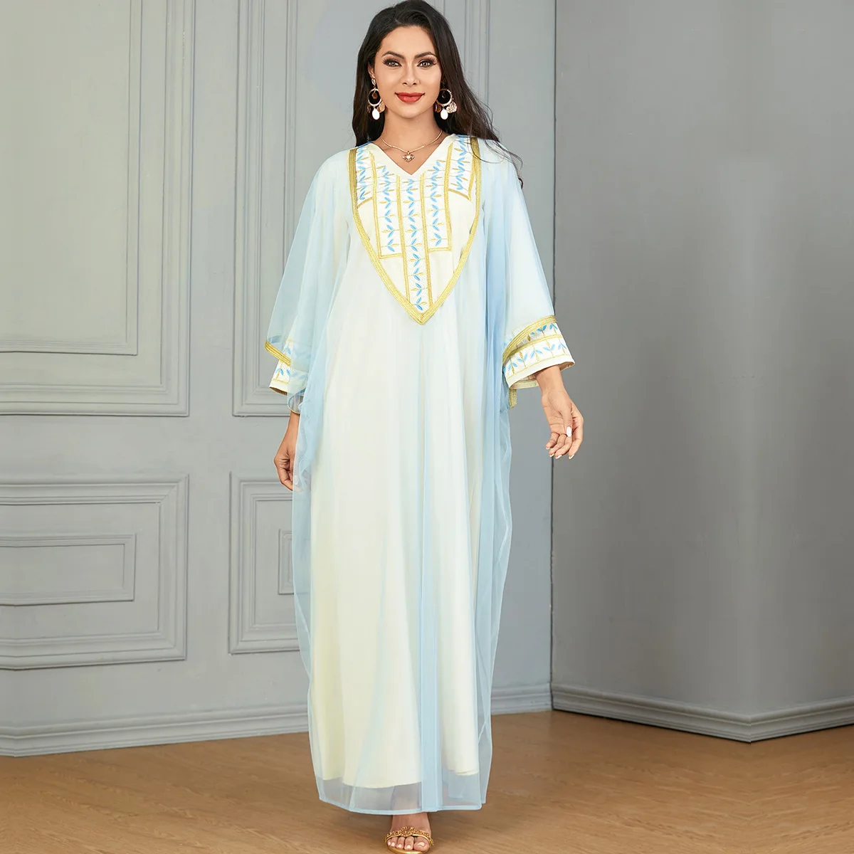 

Женская мусульманская модная одежда Abaya из Дубая, арабские этнические костюмы Ближнего Востока, длинное платье с вышивкой, костюм из двух частей с V-образным вырезом