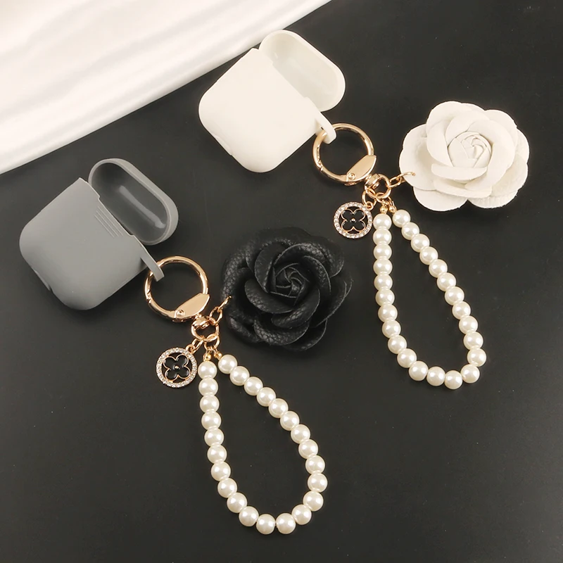 Elegant PU Leather Rose Camellia Flowers Imitation Pearls Chain Keychain For Women Trinket Ring Car Bag Pendent Charm X61