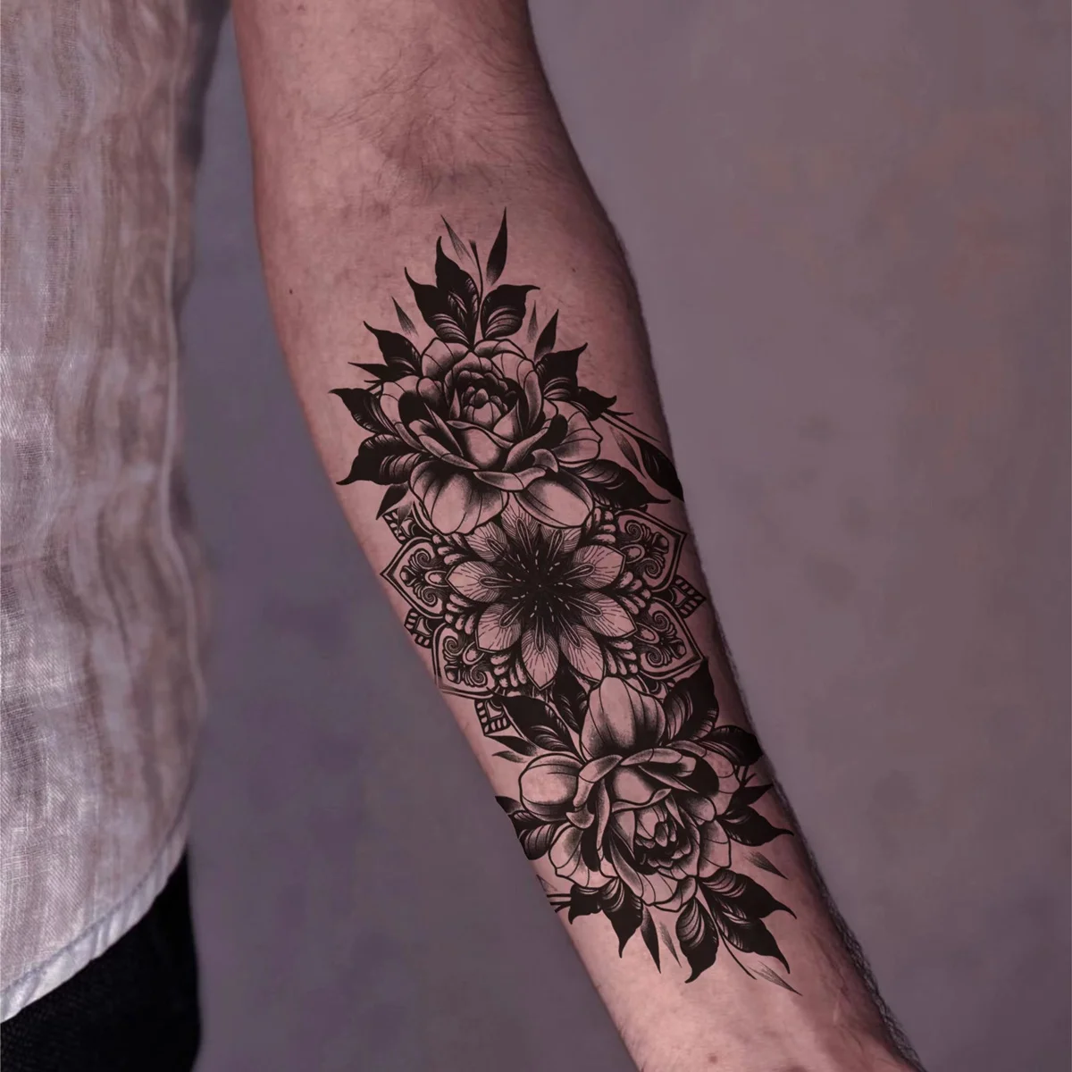 

1 Sheet Flower Tattoo Sticker Waterproof and Durable Temporary Tattoo
