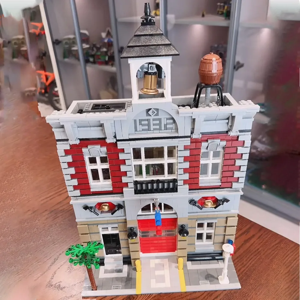 Casa modelo MOC, vista a la calle, restaurante, cafetería, esquina, estación de policía, bloque de construcción de experto creativo, BrickBank, tienda de libros para mascotas, salón de ciudad