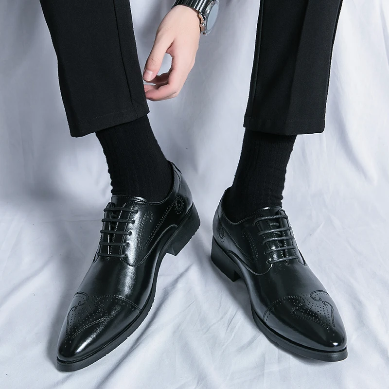 

New 46 47 large size 48 pointed breathable leather shoes male business formal Brock lace-up individual casual shoes