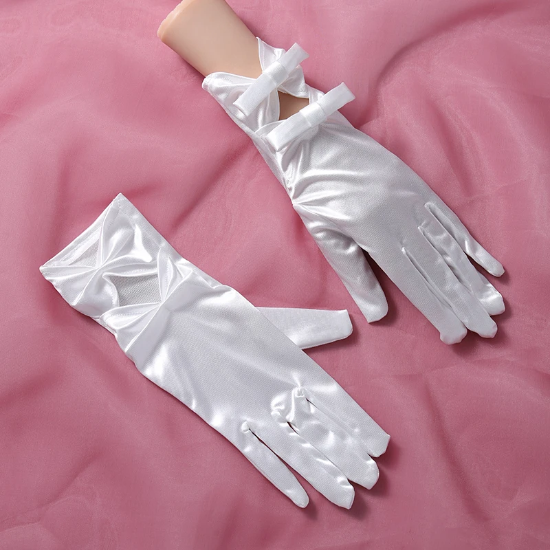 The bride's accessory is a pair of white gloves suitable for women's wedding parties