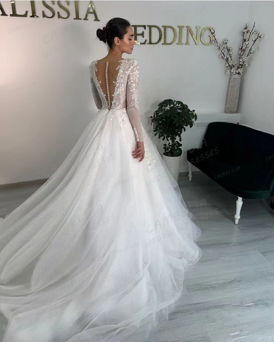 Luxury Wedding Dresses A Line Sexy V Neck Bridal Gowns Appliques Long Sleeve Backless Elegant Princess Tulle Vestidos De Novia