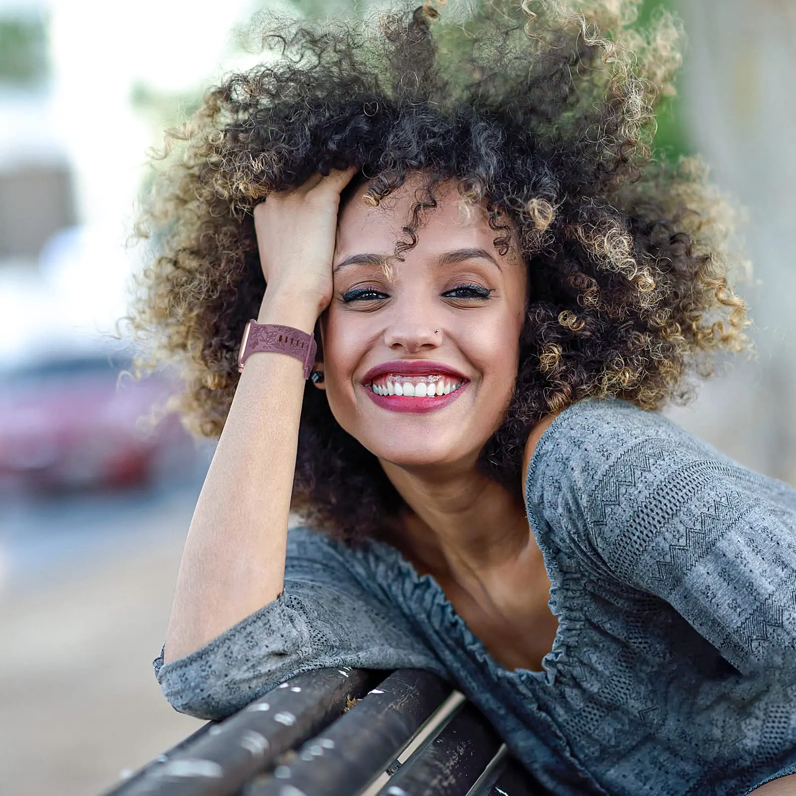 Cinturino inciso floreale per cinturino Apple Watch 40mm 44mm 41mm 49mm 45mm 38mm 42mm braccialetto in silicone serie iwatch 9 7 se 6 8 ultra 2