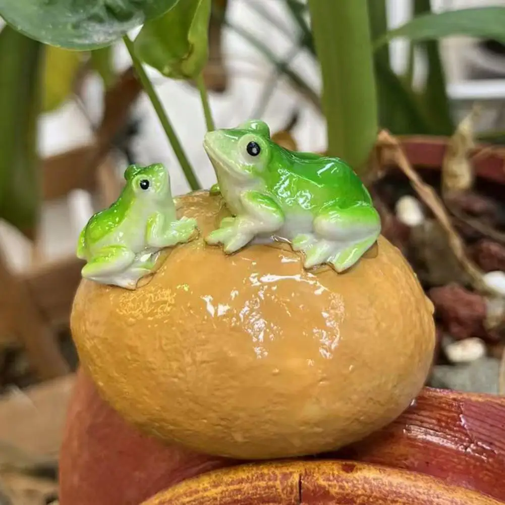 Vivid Frog Sculptures Set of 3 Miniature Frog Figurines for Garden Decor Realistic Weather-resistant Statues Adorable Plant