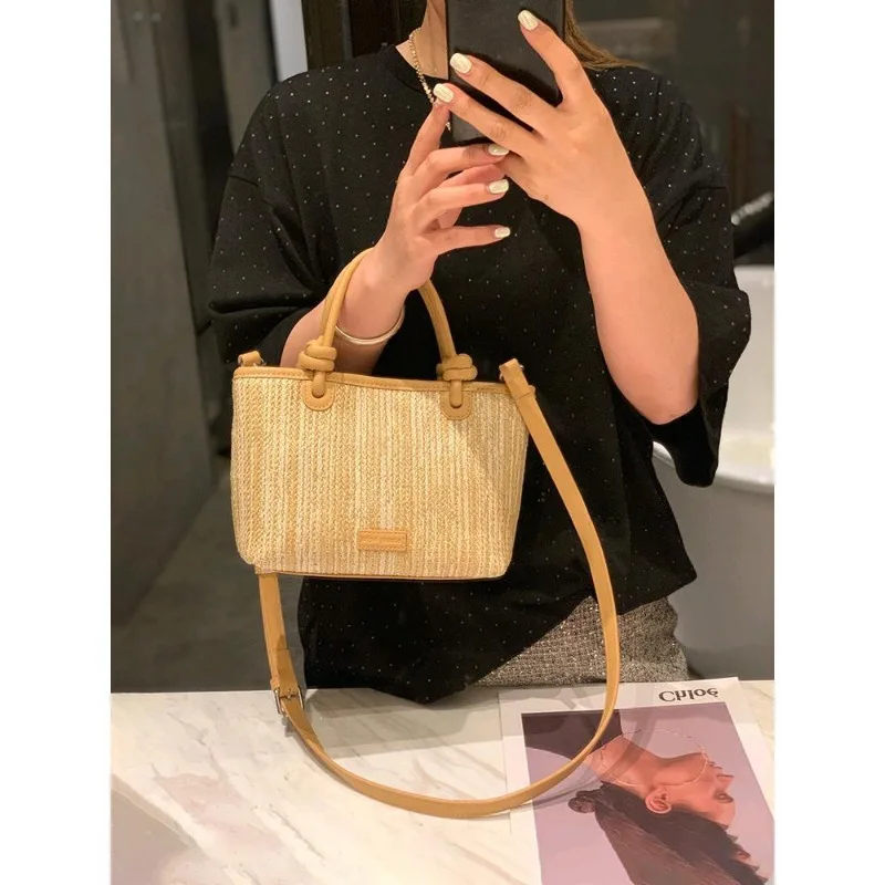 2024 New Fashion Light Luxury Niche Women's Bags Retro Portable One-Shoulder Armpit High-Level Crossbody Bag