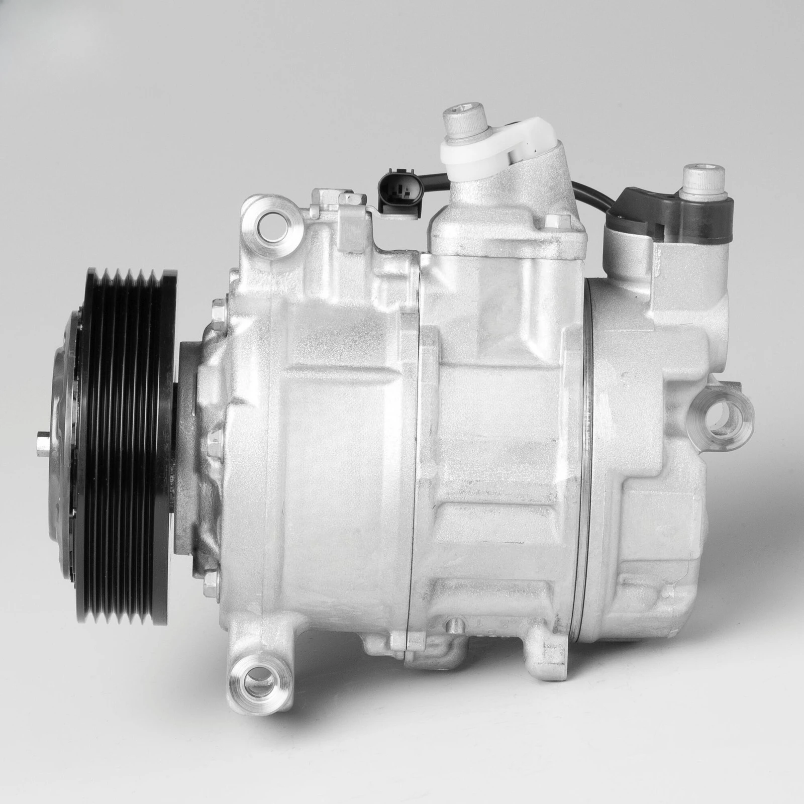 

Номер OEM: 8FK351114271, 64526980044 Компрессор кондиционера для BMW 5 серии E60 520i 520Li N46N 2006-2009