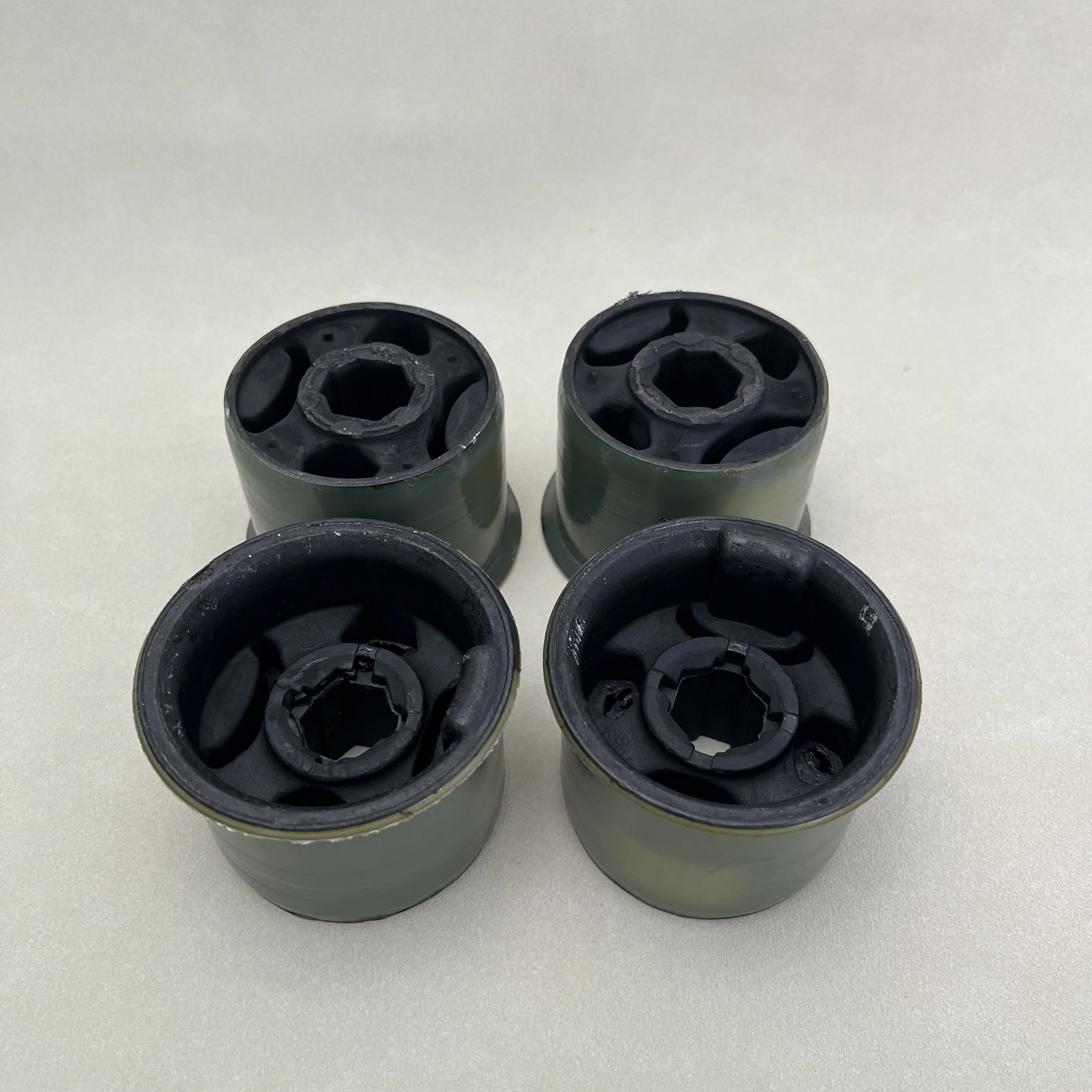 4PCS New Autoparts Arm Pouches Arm Bushings 1K0407183 For VW POLO 2009-2015 For SKODA OCTAVIA Superb Yeti 1K0 407 183