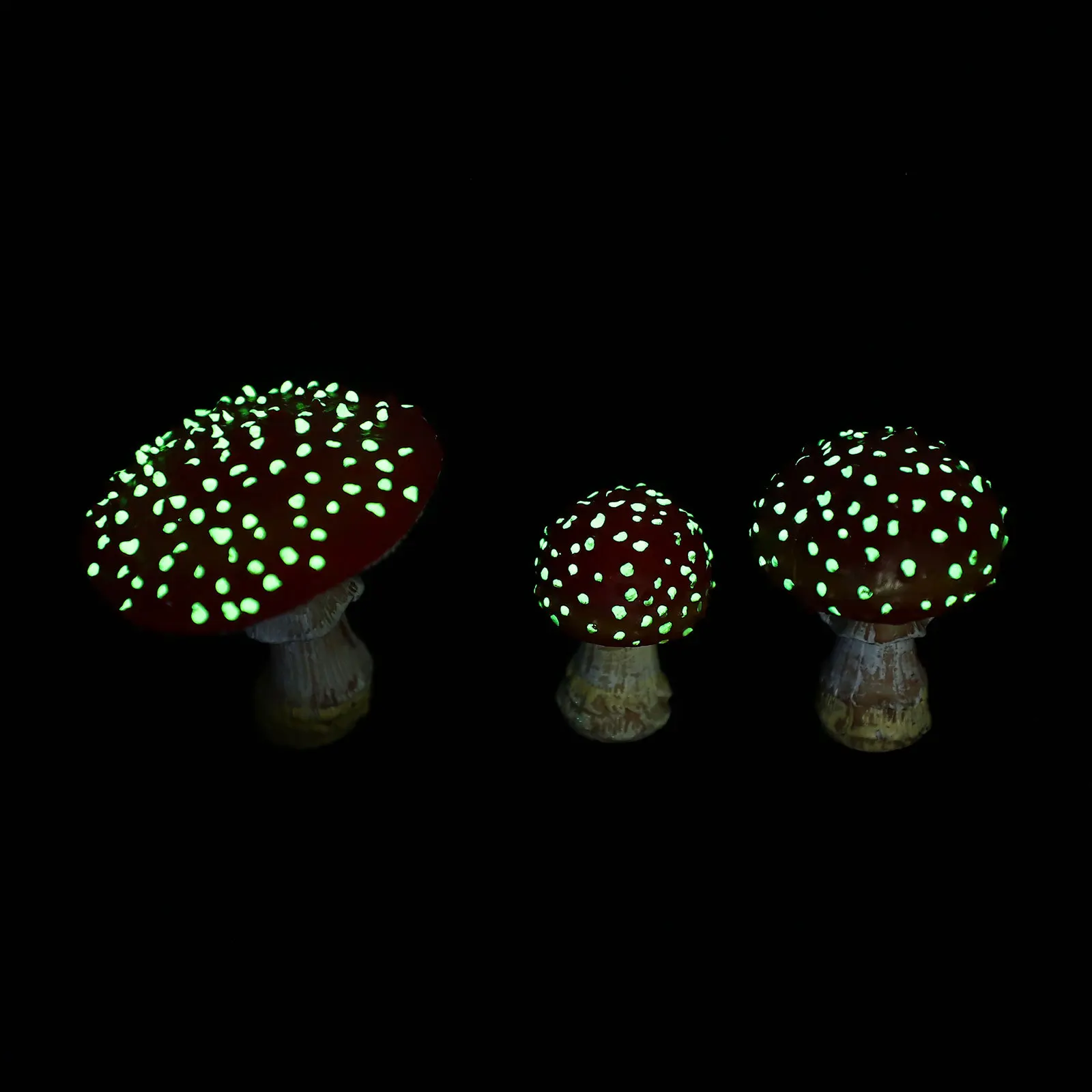 

3pcs Glow In The Dark Resin Mushroom Figures Night Light Garden Decor Fairy Micro Landscape Mini Ornament For Home Office