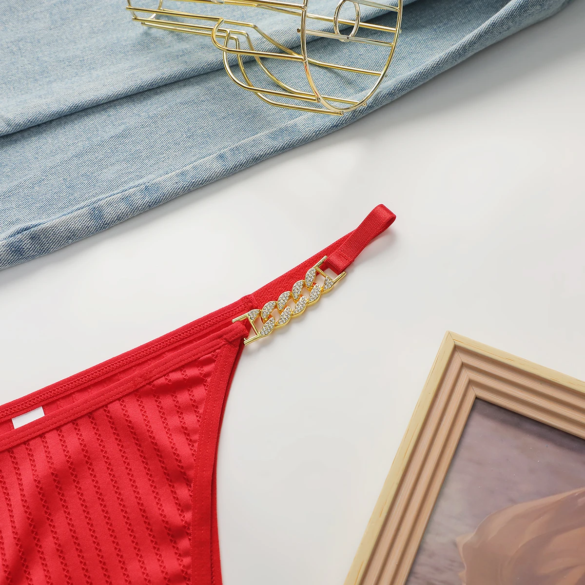 Women\'s New Sexy Casual And Comfortable Solid Color Invisible red Thong Underwear C2351