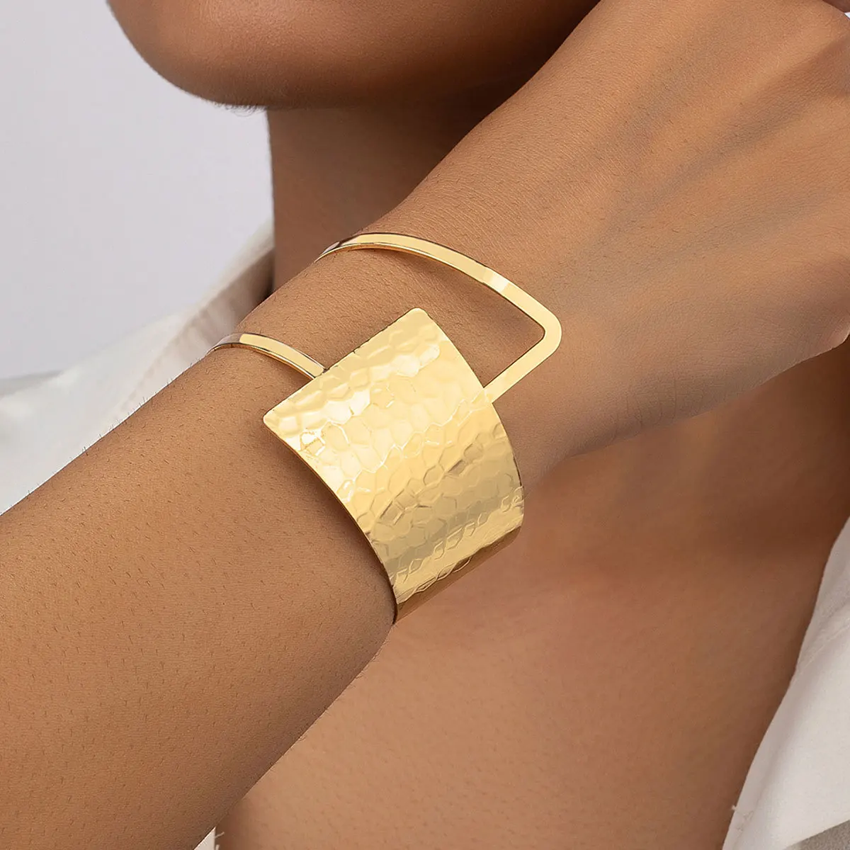 New Creative Exaggerated Bracelet Metal Hollow Out Bangle for Woman Stylish Personalization Daily Accessories Party Jewerly Gift