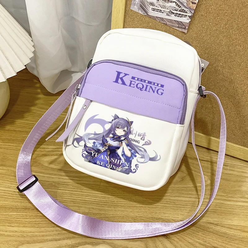 Anime 2025 juego GS Impact Cos Keqing Kazuha Mona Qiqi Kamisato Ayaka Unisex en Stock desplazamientos diarios bolso cruzado presente