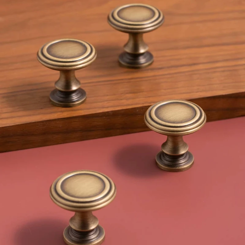 

Французская ретро-ручка из латуни для шкафа, тумбы для обуви, ящика, антикварная бронзовая мебельная ручка, одинарная ручка под старину