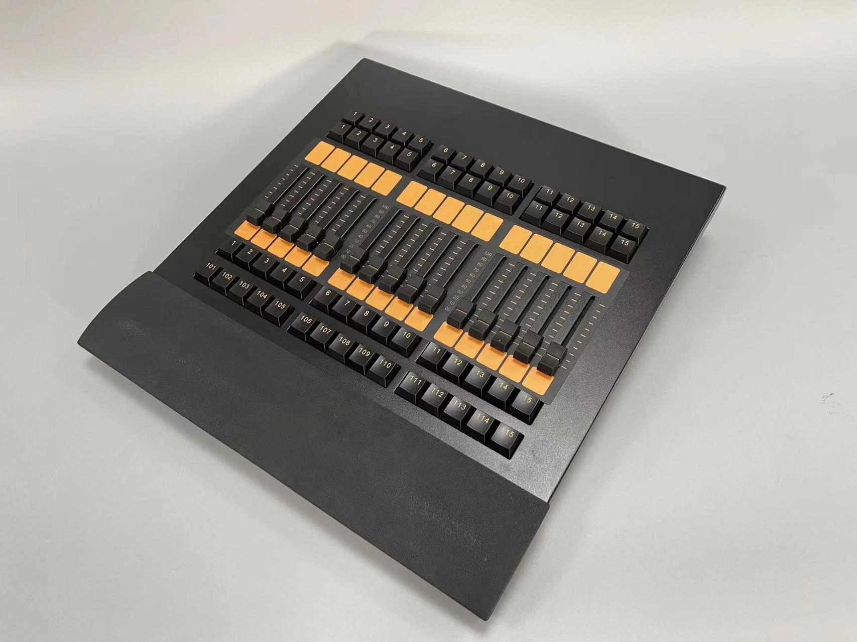 Stage DJ Disco Intelligent DMX Grand Ma2 Console on Pc MA2 Fader Wing with Flight Case