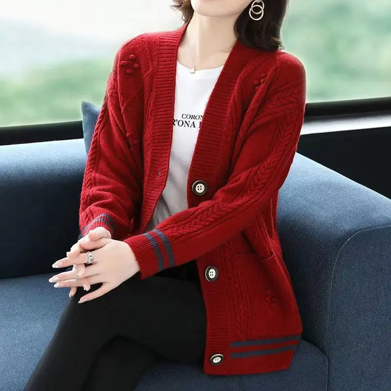 Mom Outfit Autumn and Winter Big Size New V-Neck Knit Cardigan Sweater Contrast Button Pocket Splicing Long Sleeves Coat