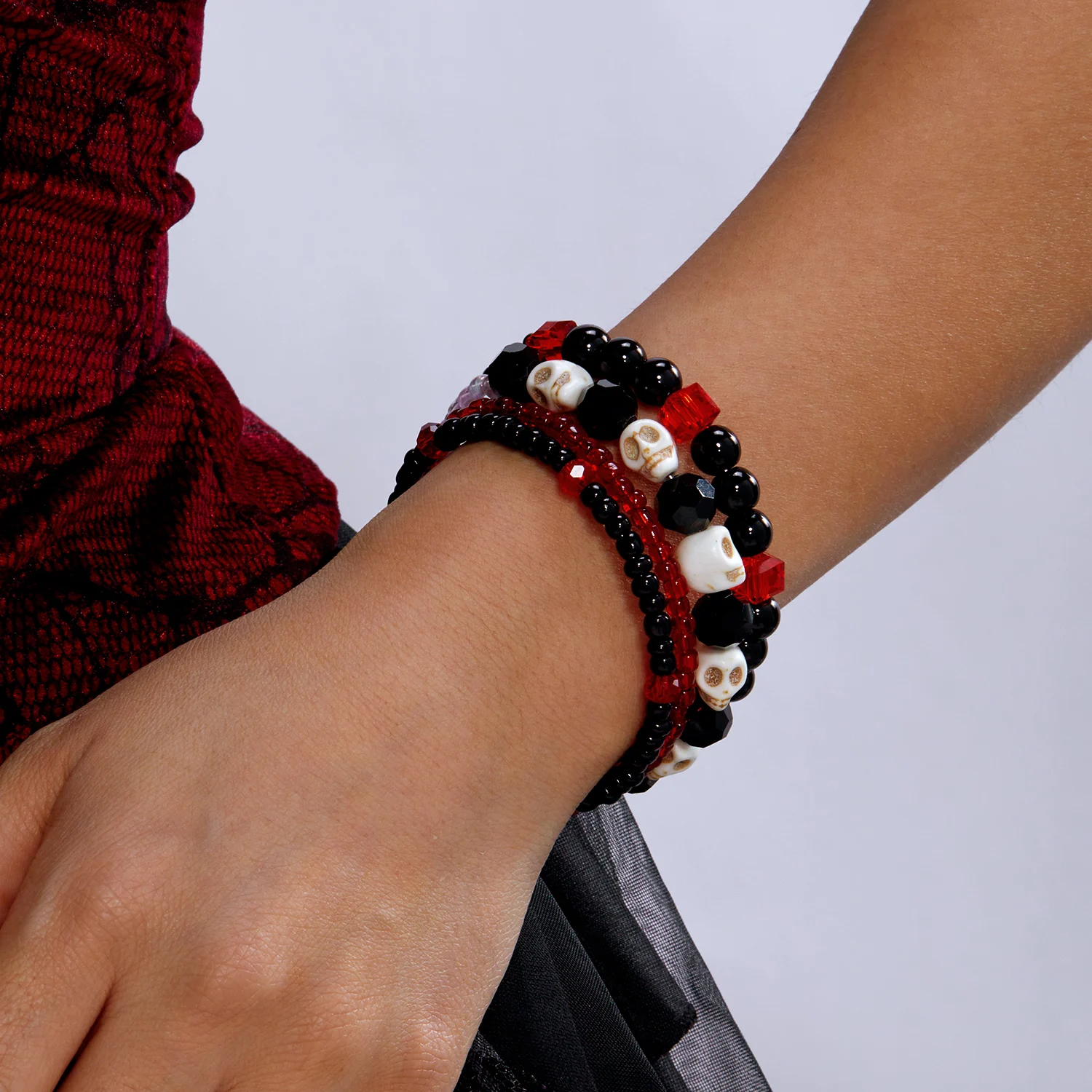 Kreatives Mehrschichtiges Totenkopf-Reisperlen-Armband für Damen und Herren Punk Goth Skelett Stapelbare Armbänder Halloween-Party-Schmuck – Detail 1