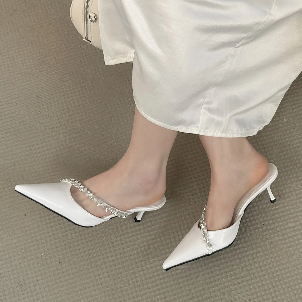 Sepatu Low Rome PU Fabric Hoof Heels Sepatu Rendah Rome PU Hoof Heels