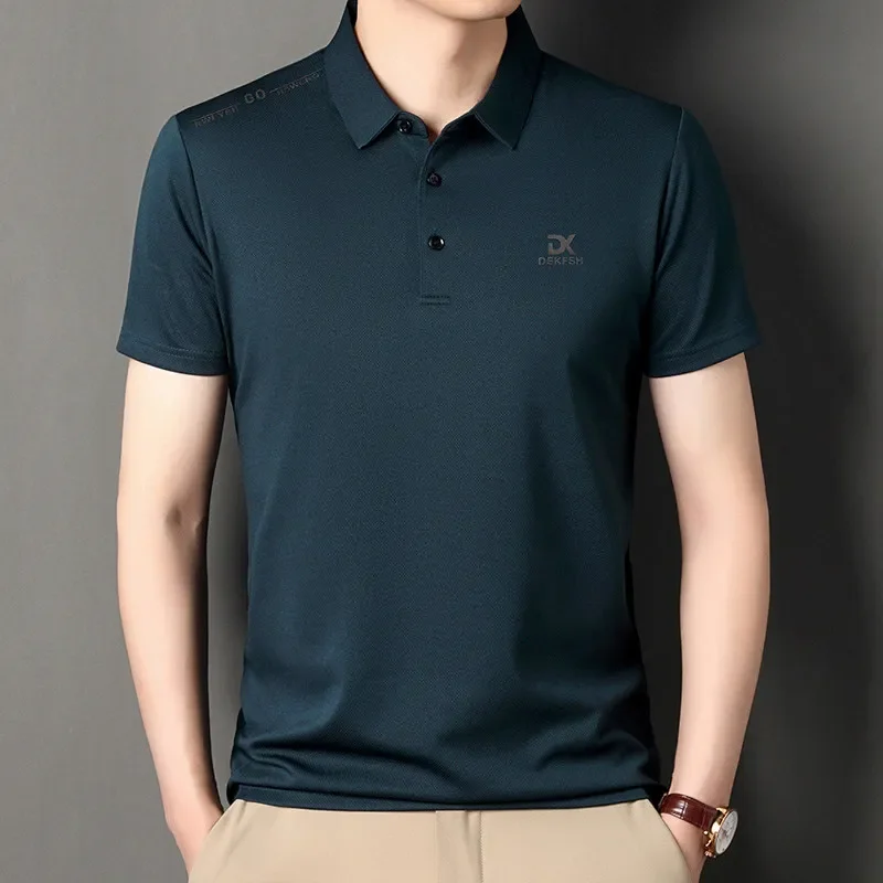 Neues Herren-Business-Casual-Kurzarmhemd mit Abzeichen, einfarbiges Poloshirt, modisches, atmungsaktives, bequemes, vielseitiges Oberteil