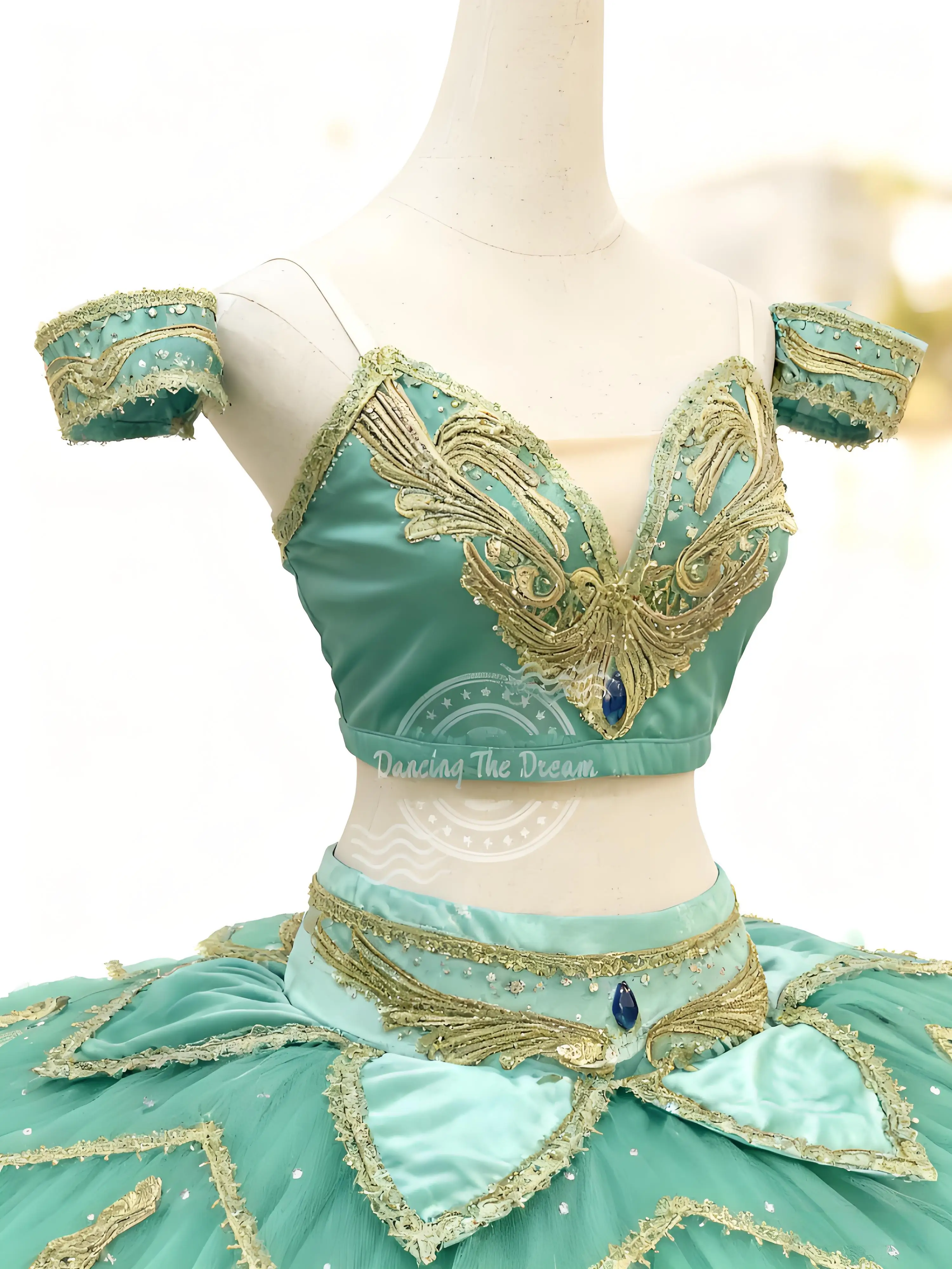 توتو باليه أرجواني مخملي وتول مع دانتيل أرجواني بنفسجي مطرز باللون الذهبي - توتو باليه مخملي معطر بشريط ذهبي