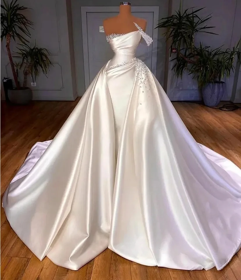 

Satin Church Wedding Dress 2025 Elegant Vintage One Shoulder Pearls Beads Bride Gowns Customized Arabic Dubai Vestido De Noiva