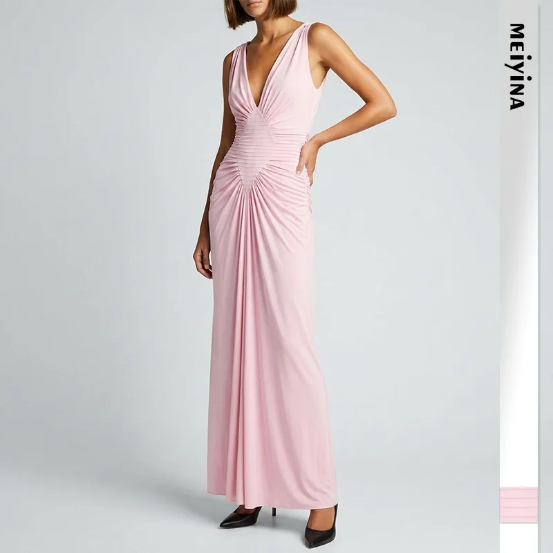 2026 New Collection: Erotogenic Figure-hugging, Pink Knitted Clothes With A Chained Waist, Beautiful Back Design, And Geometric