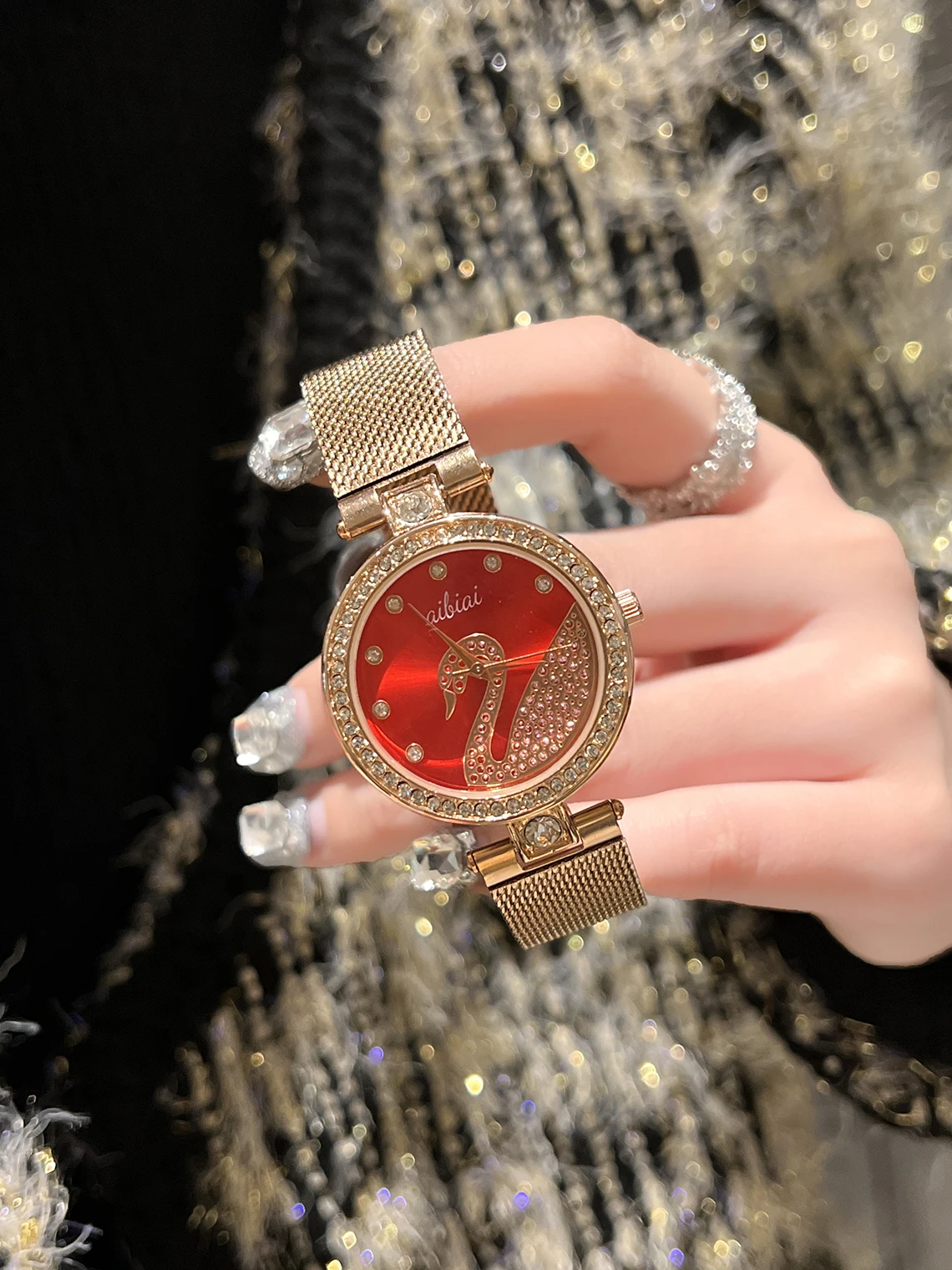 Relógio feminino com diamantes coloridos, um presente perfeito para namorada