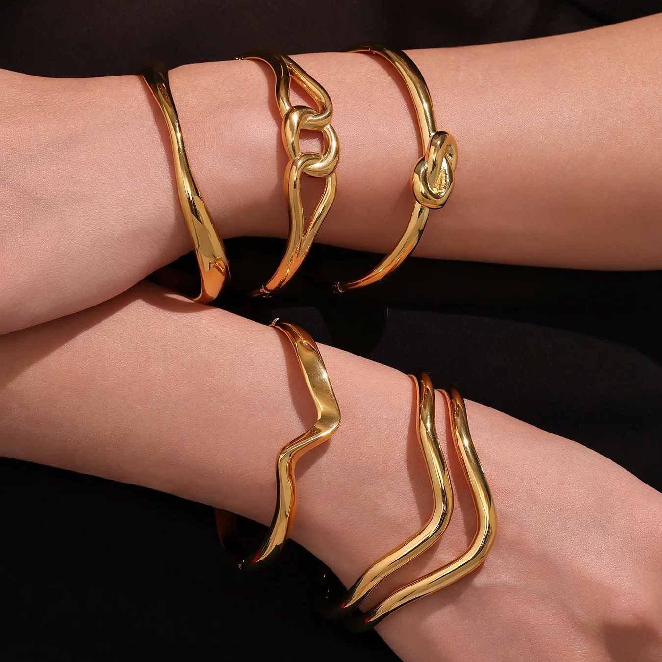 

Chunky Exquisite Stainless Steel Buckle Bracelet For Woman Gold Plated Geometric Bangle Wristband Waterproof Jewelry