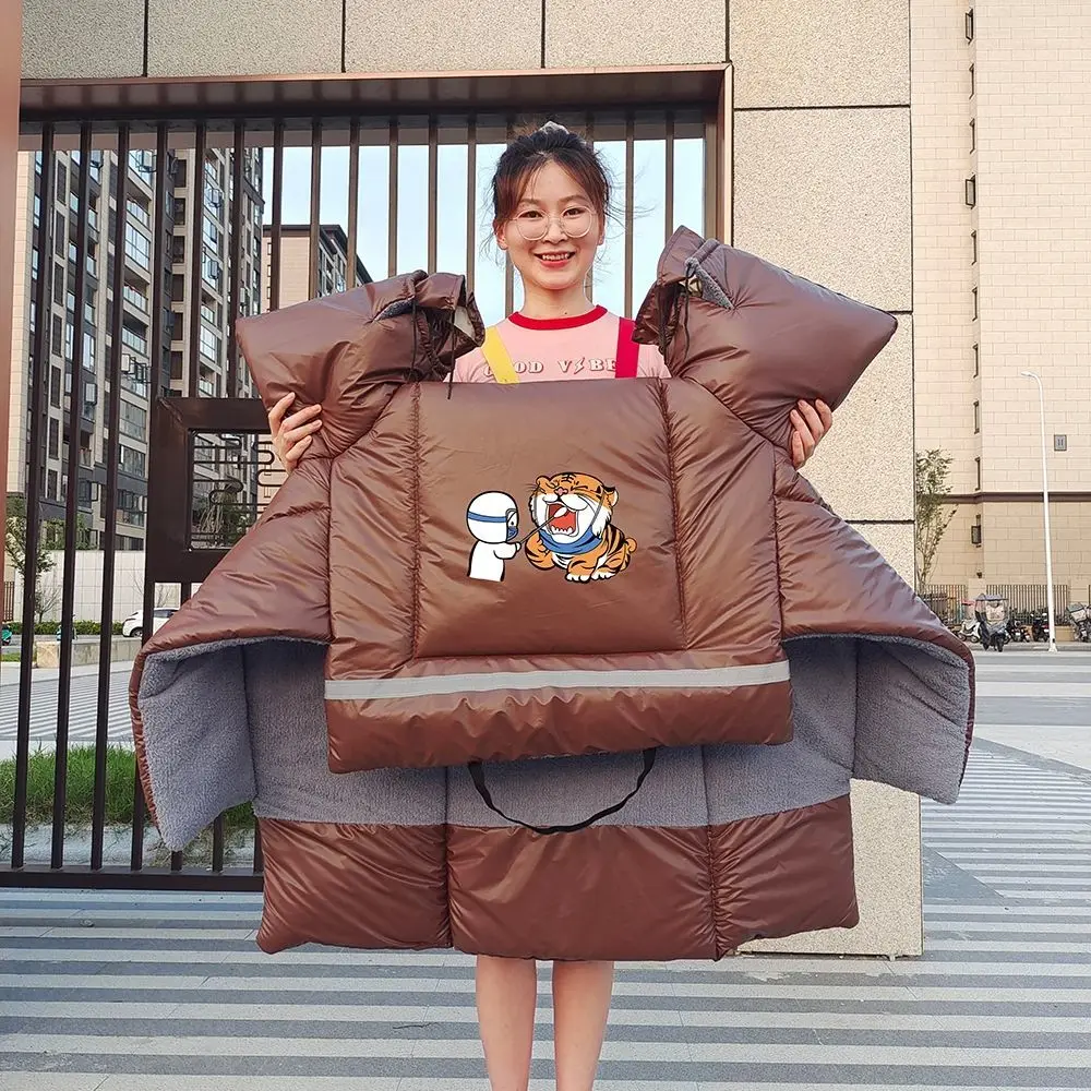 

Electric vehicle PU leather windshield is enlarged in winter, thickened motorcycle warm windproof, thickened waterproof