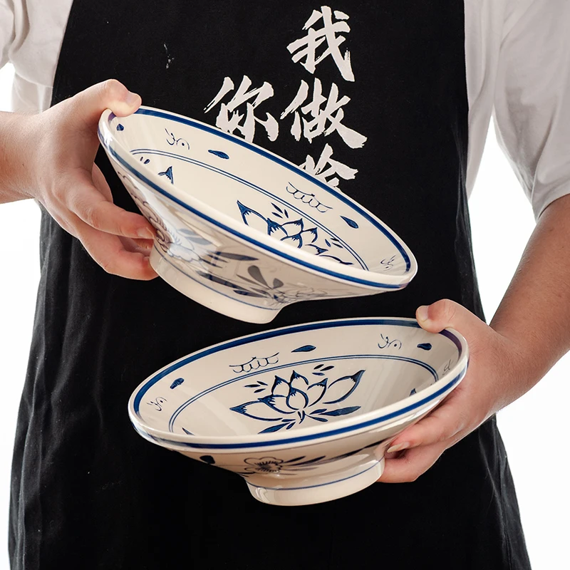 Tazón grande chino para fideos sauteados al estilo Shaanxi con salsa mixta, tazón con forma de embudo, tazón ancho