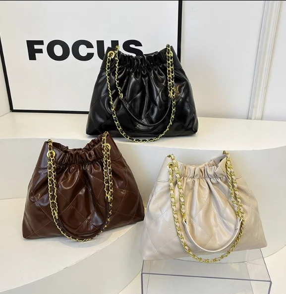 

Fashion and Casual Women's Bags, Simple and Versatile Handbags, Large-capacity Commuter Oblique Straddle Bags