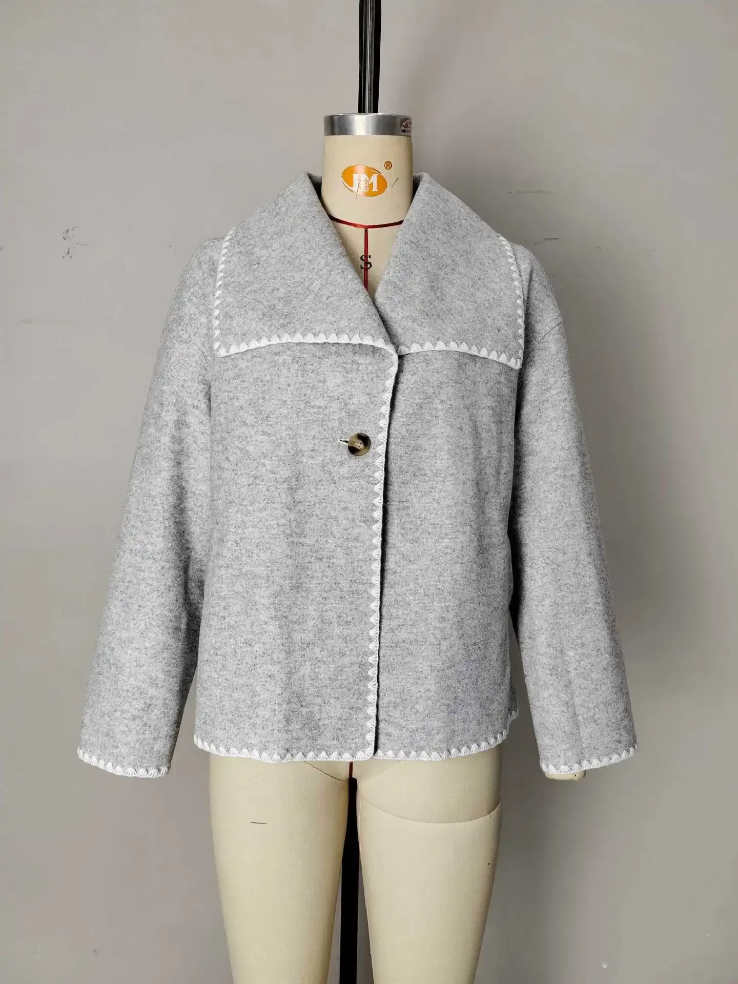 

Yaminiya Autumn/Winter New Fashion Women's Temperament Warm Large Lapel Long Sleeve Short Contrasting Loose Fit Cardigan Jacket