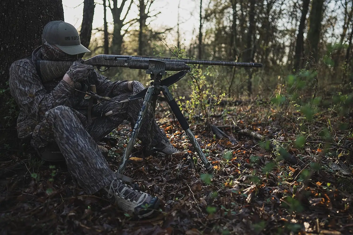 Statyw Bottomland Camo z trwałą aluminiową ramą, lekka, stabilna konstrukcja, poziomica bąbelkowa, regulowane nogi