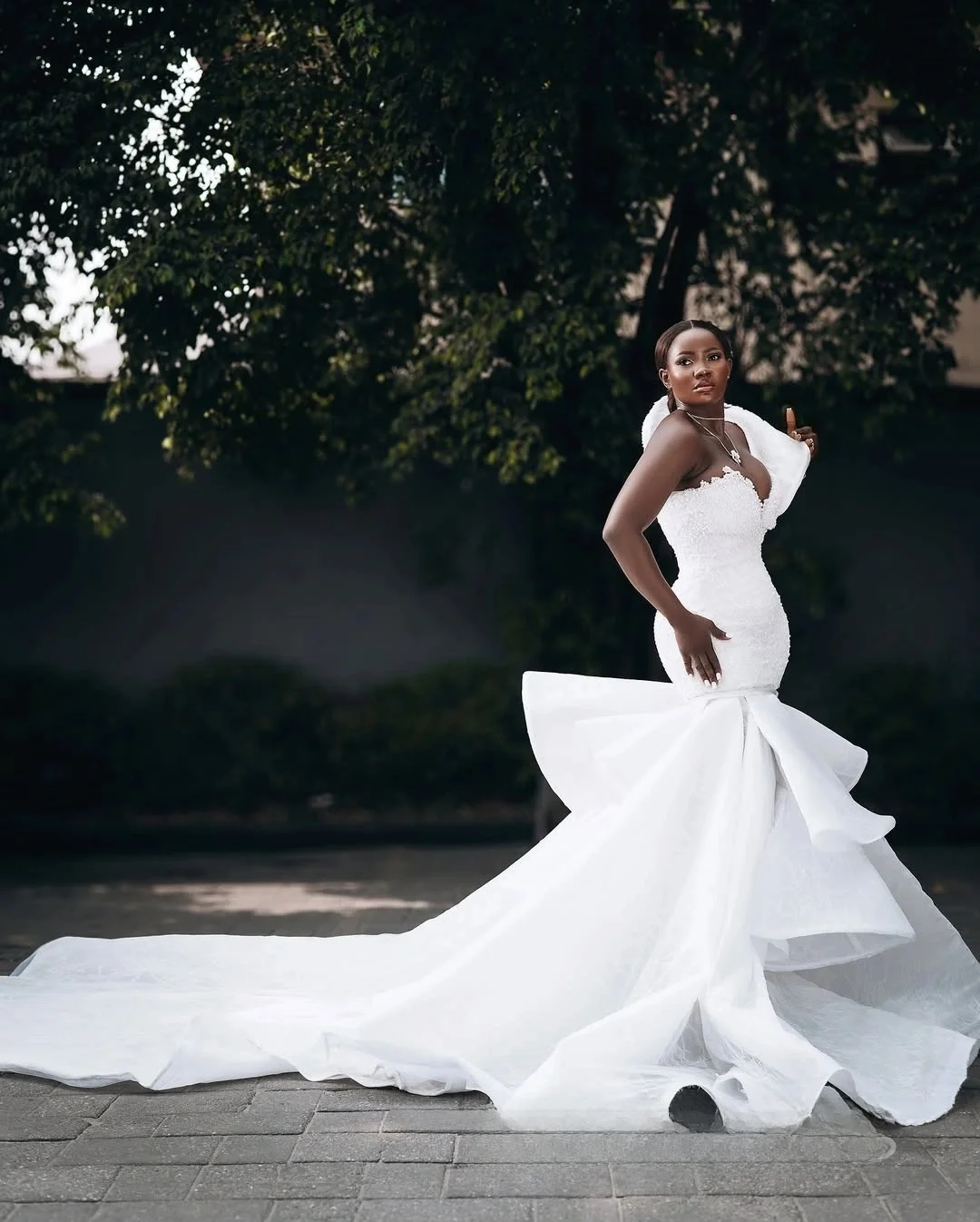 Personalizado um ombro rendas strass vestidos de casamento para noiva robe de mariée 2025 camadas plus size vestidos de noiva africanos