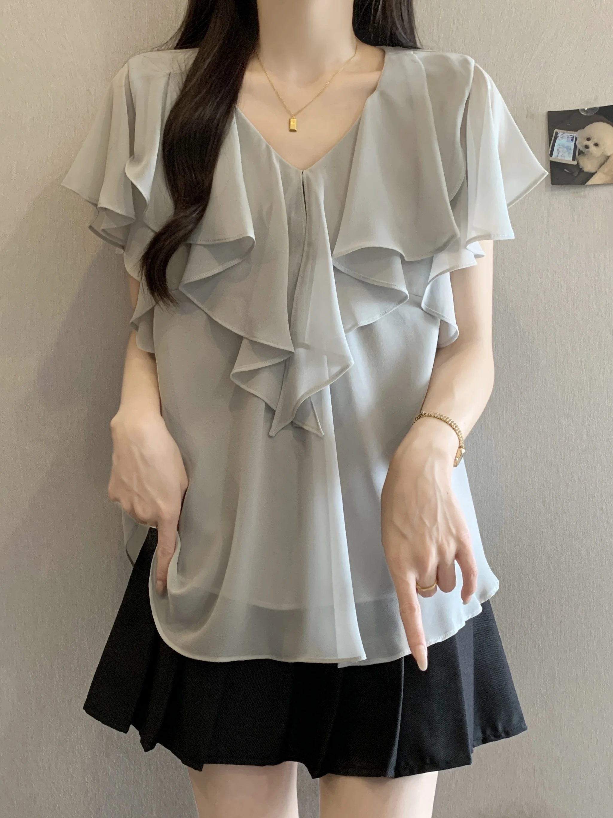 

Loose V-Neck Short Sleeve Chiffon Shirt Large Size Fashion French Style Breathable Skin-Friendly Summer Top for plus Size Women
