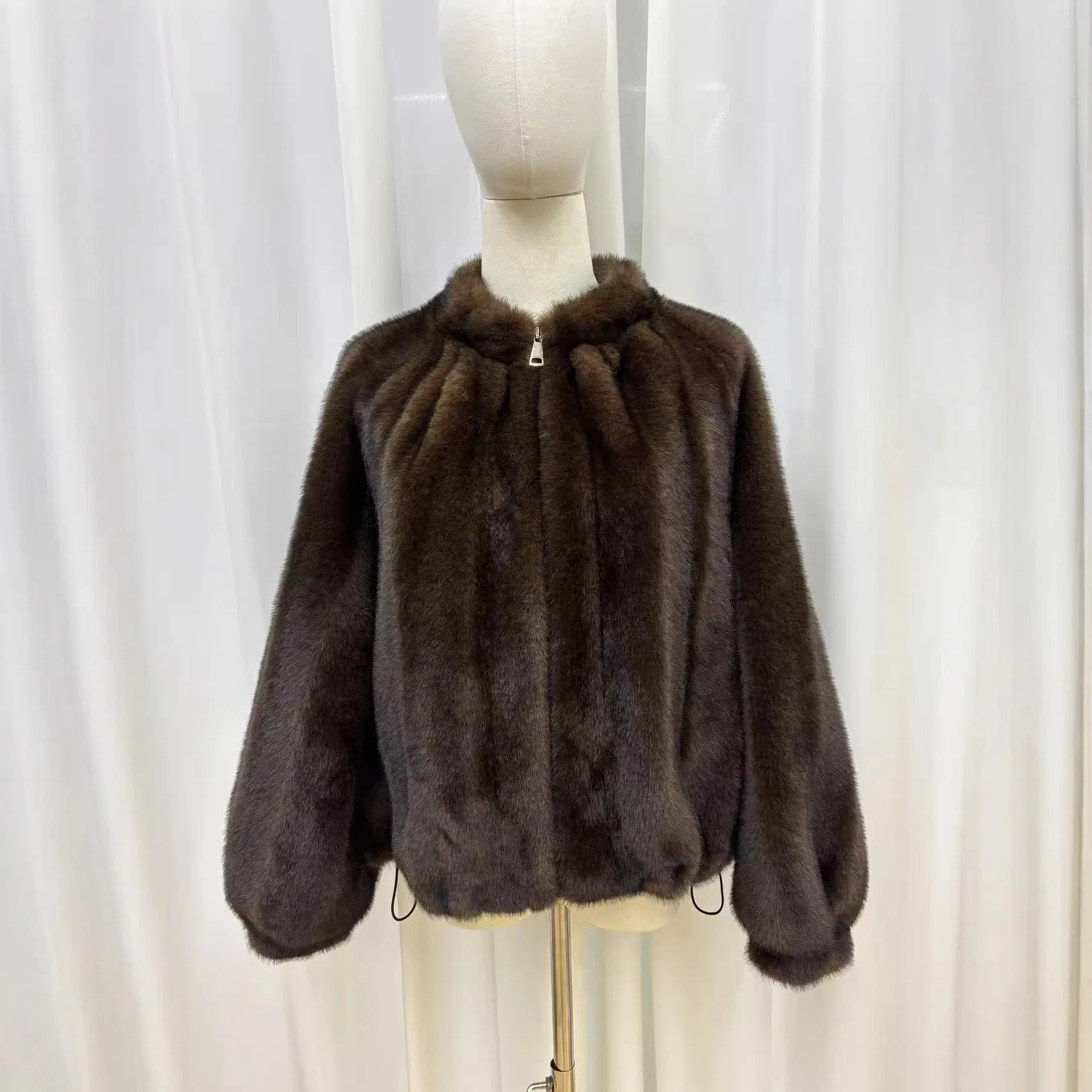 معطف فرو جديد لعام 2025 للنساء معطف من المينك الأساسي دافئ قصير من الجلد ملابس خارجية شتوية من الفرو