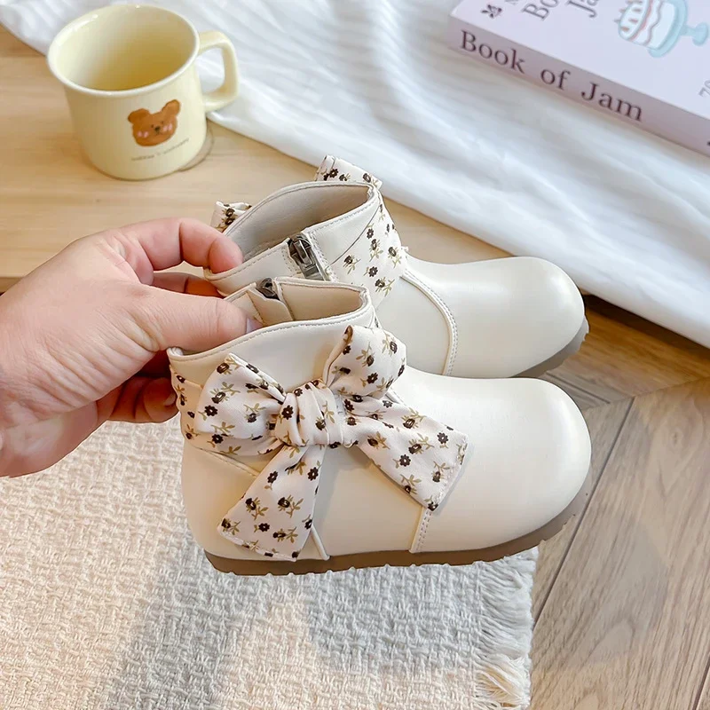 Girls Floral Bow Decor Ankle Boots, Kids PU Leather Back‑Zipper Flat Princess Short Boots 2‑Color for Fall Winter ****