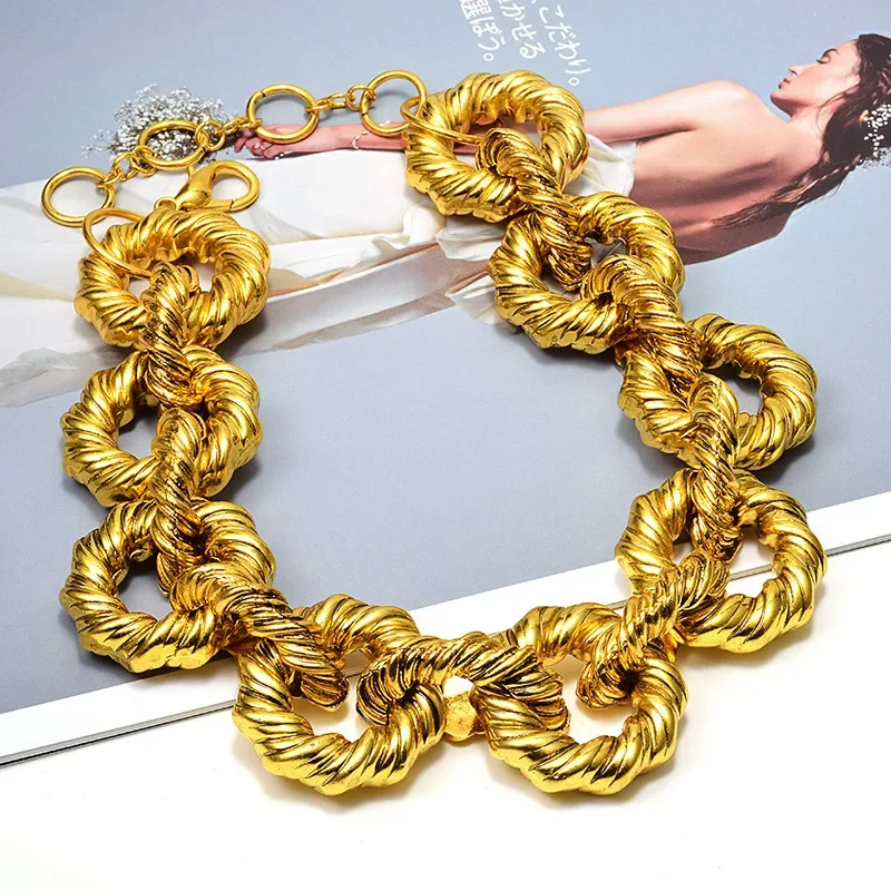 Women\'s high fashion exaggerated necklace unique goldcolor necklace famous brand twisted lock necklace women fashion jewelry