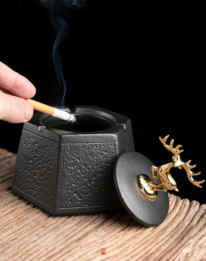 Classical Black Ceramic Ashtray with Lid Gold Deer Living Room Study Office Desktop Decor Windproof Ashtray Gift for Boyfriend