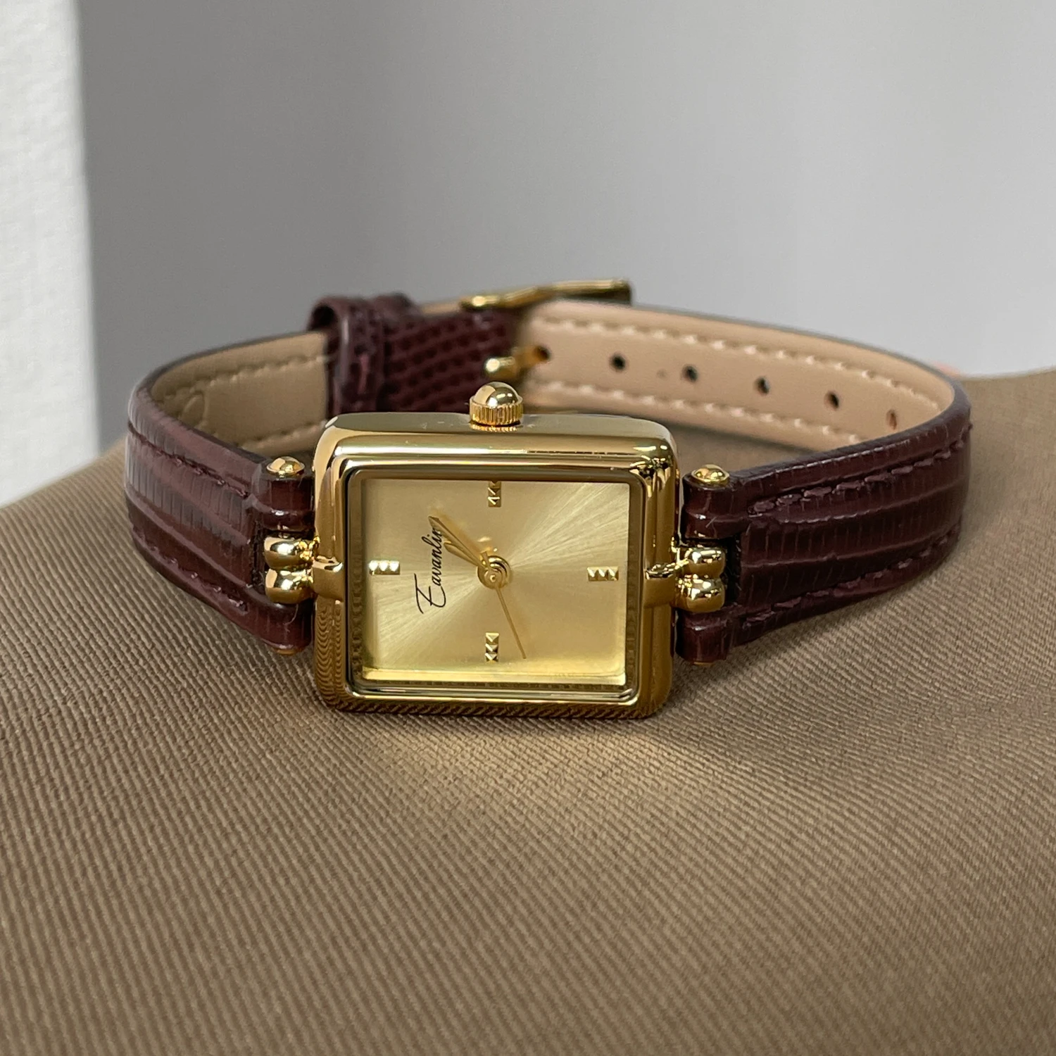 Elegant brown and gold small square watch for women, a new 2025 style, high-quality luxury wristwatch, a great gift for women.