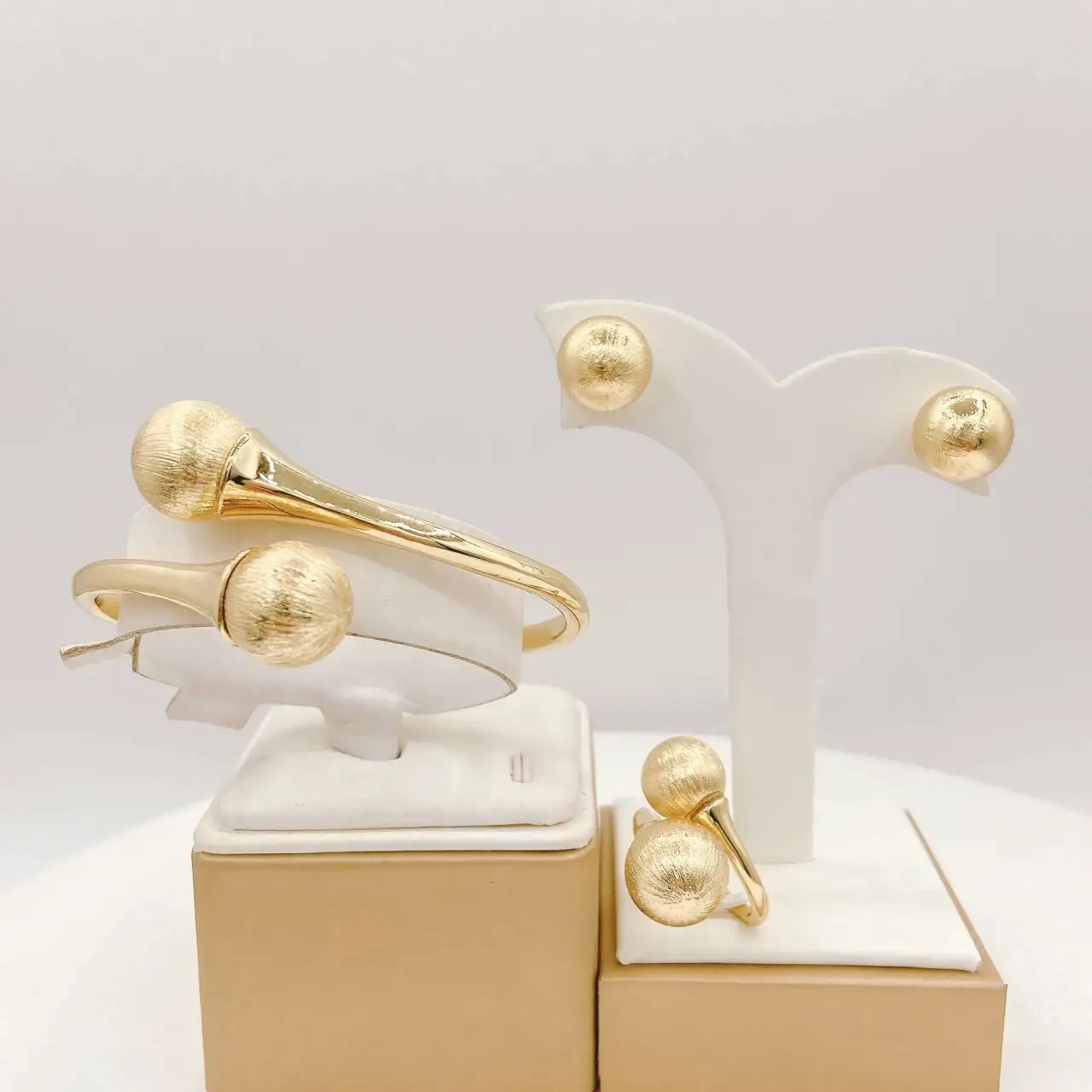 

Yulaili Elegant Gold Plated Ball Shaped Jewelry Set Bracelet Earrings Ring Women's Fashionable Accessory for Party Evening B0154