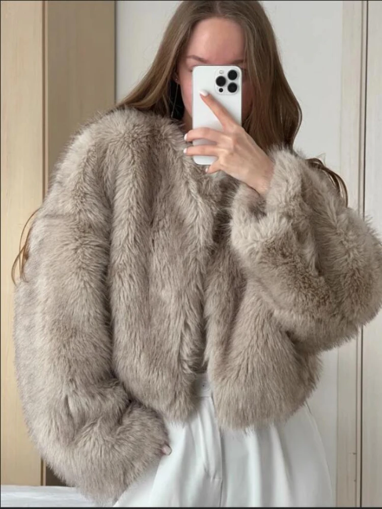 Iconic Street Fashion Week Luxury Brand Gardient Cropped Faux Fur Coat Women Winter 2024 Hot Cool Girls Fluffy Short Fur Jacket