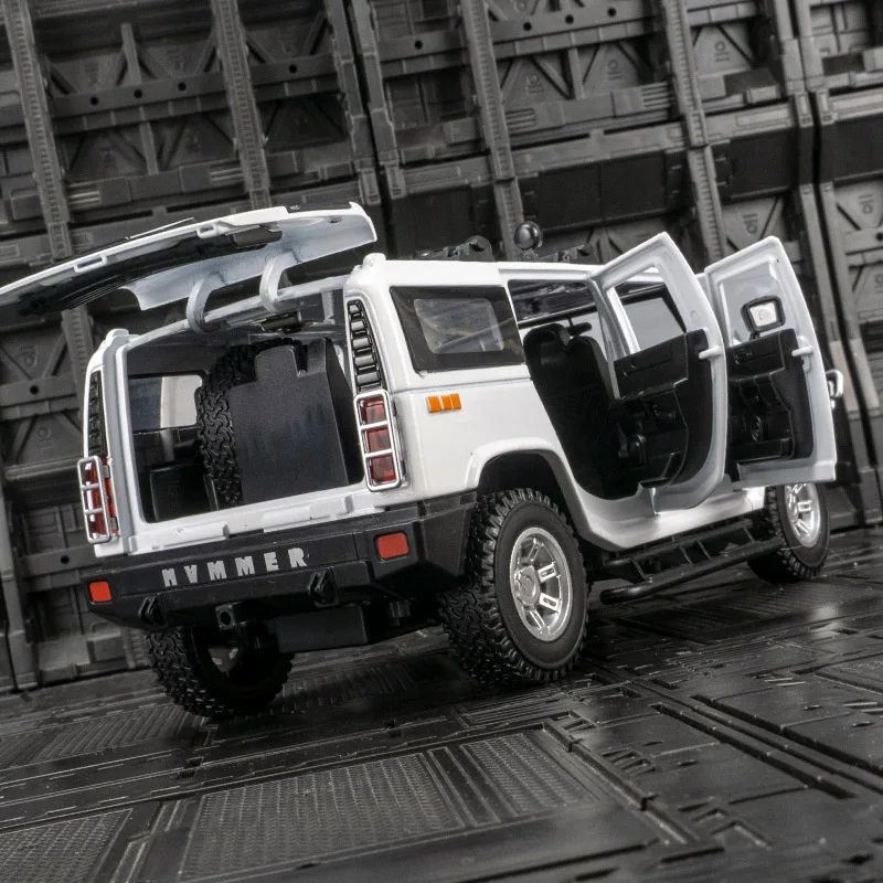 1:24 シミュレーション ハマー H2 合金オフロード車両モデル、ドアとエンジンフード、トランクが開く、豊富なディテールと精巧な仕上がり