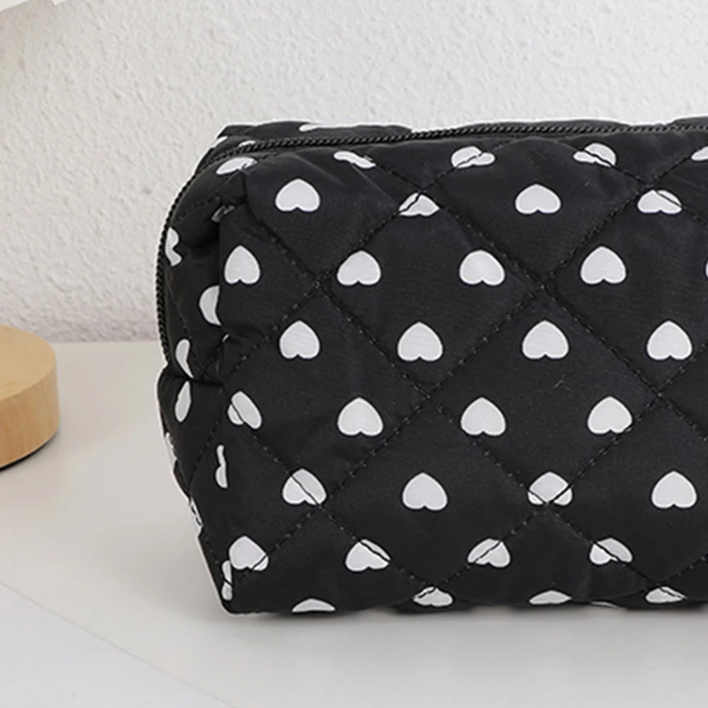 Makeup Bag for Women Heart Pattern Cosmetic Bag Quilted Makeup Pouch Travel Toiletry Bag Cosmetic Pouch