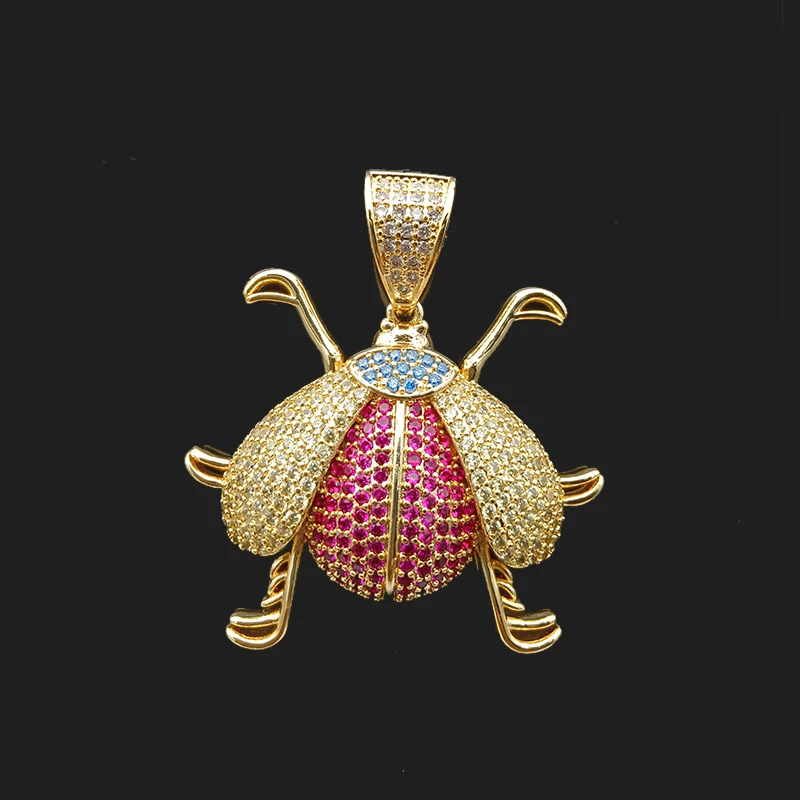 Pendentif Insecte Incrusté de Zwords pour Offrir aux Femmes des Bijoux Romantiques, Interrupteur et Délicat