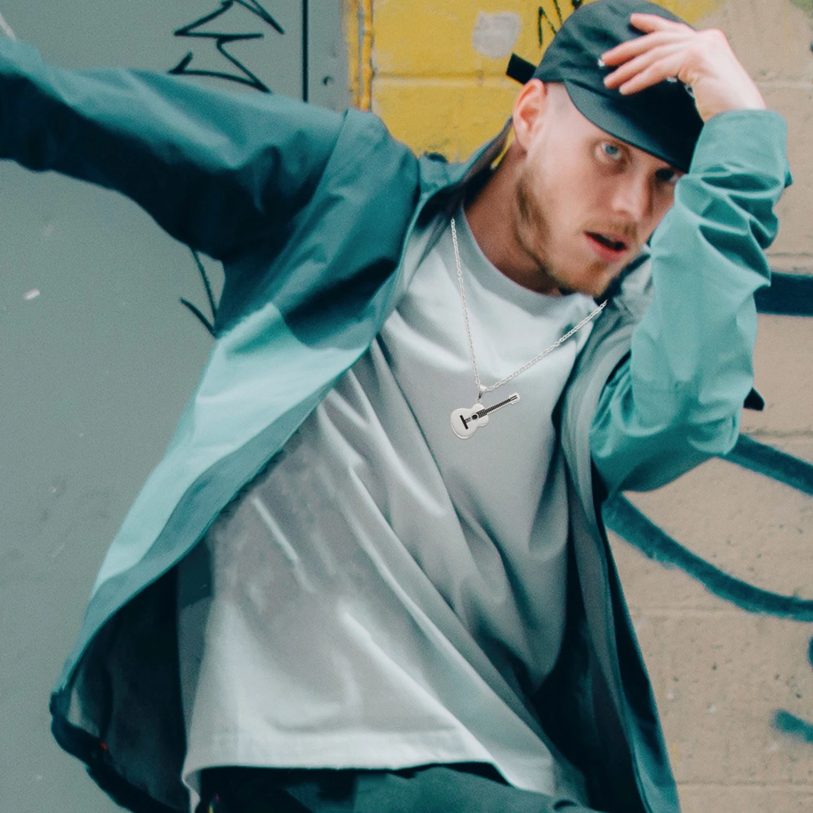 

Electric Guitar Necklace Pendant Chic Guitar Design Decorative Hanging Neck Pendant Personalized Music Jewelry