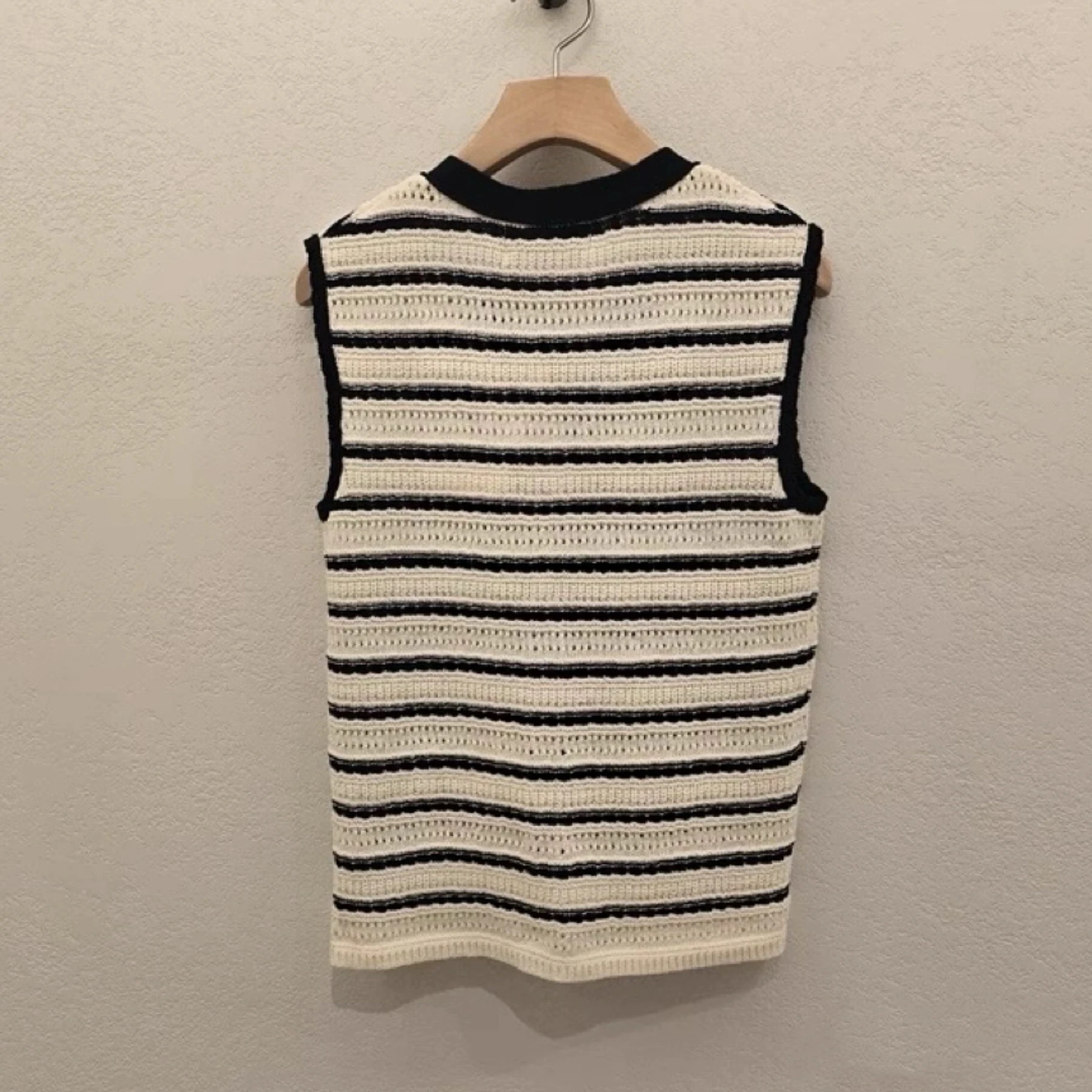 Top Sem Mangas Versátil de Verão LTT 25, Tricotado, Decote em V, t, Bloco de Cores, Com Botão, Design Simples Estilo C...