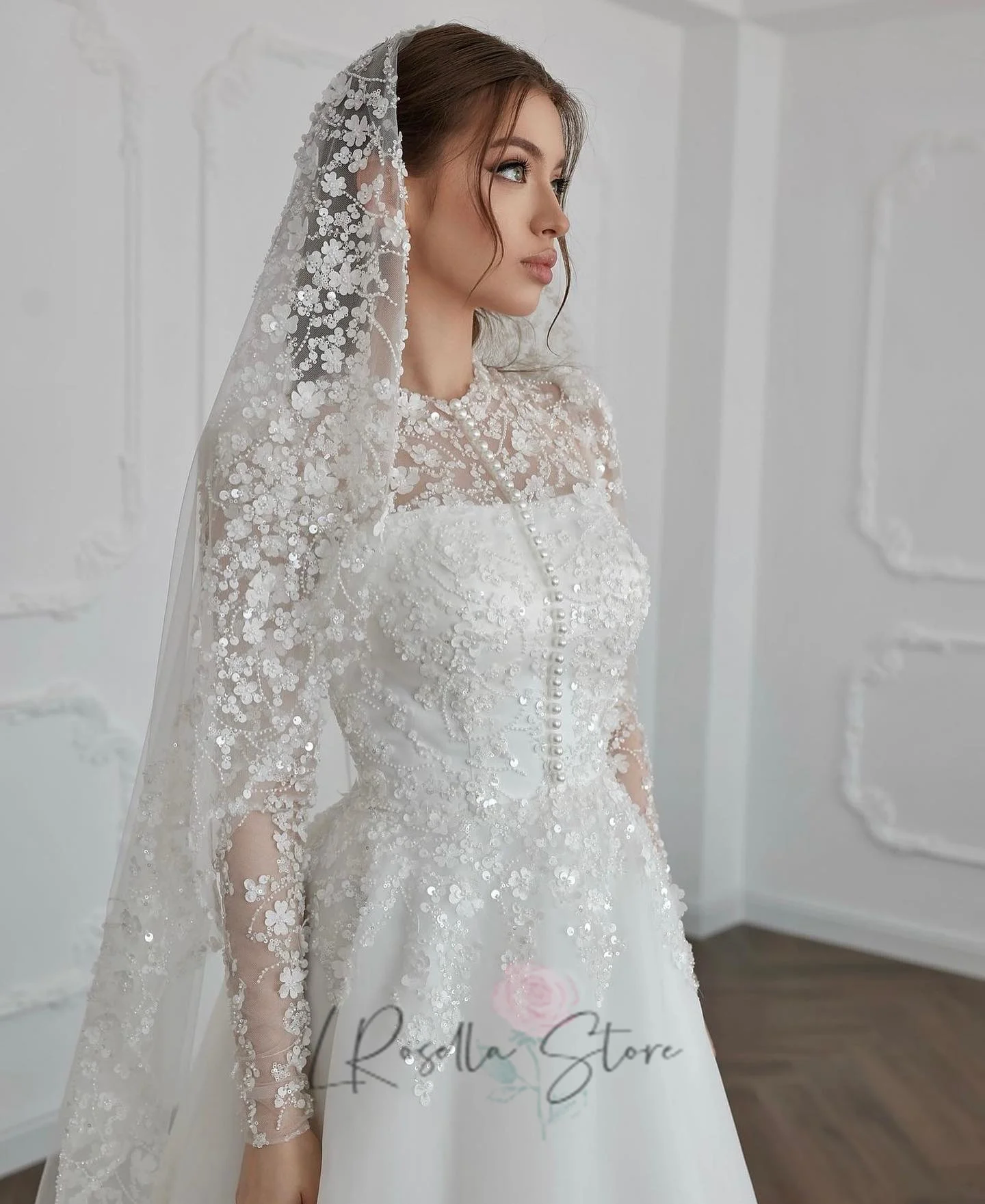 Luxurious 3D-flowers Beading Lace O-neck Neckline with Pearls Zipper Back Long Sleeves Customized Wedding Dress Robe de mariée