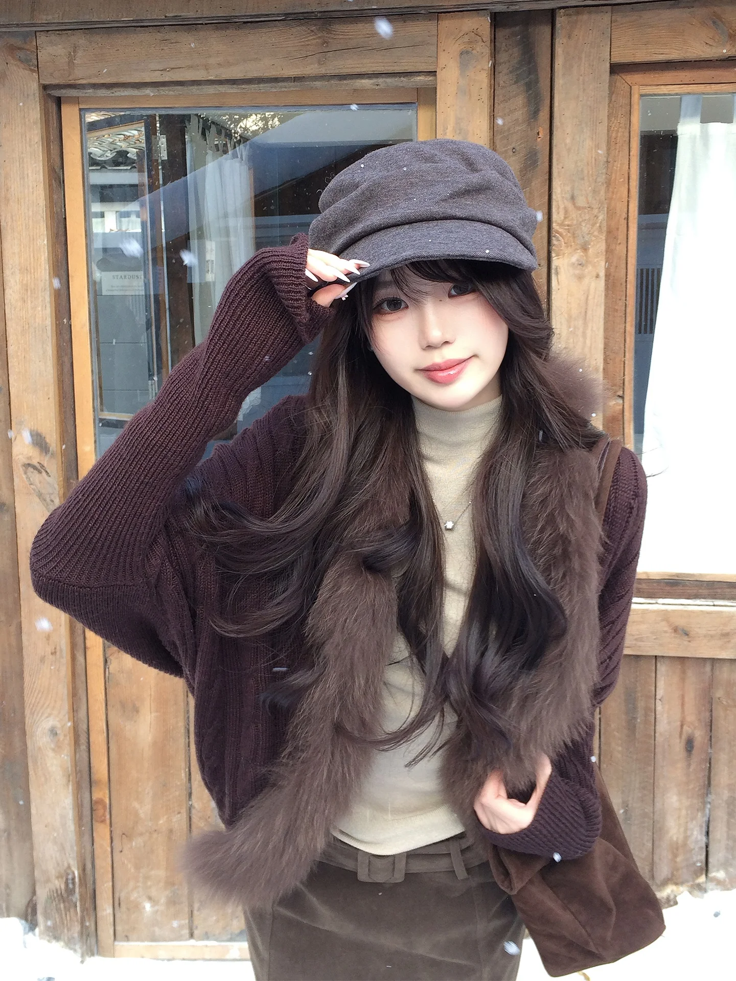 

Комплект из двух предметов: винтажный коричневый кардиган-свитер в стиле Фэнхуан и замшевая юбка с отстегивающимся меховым воротником. Женская одежда.