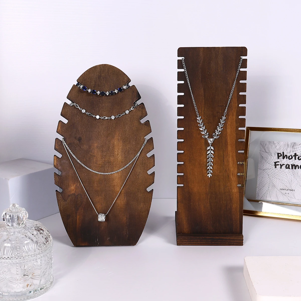 

A creative wooden necklace storage rack for home use, suitable for organizing jewelry and displaying items in stores, which