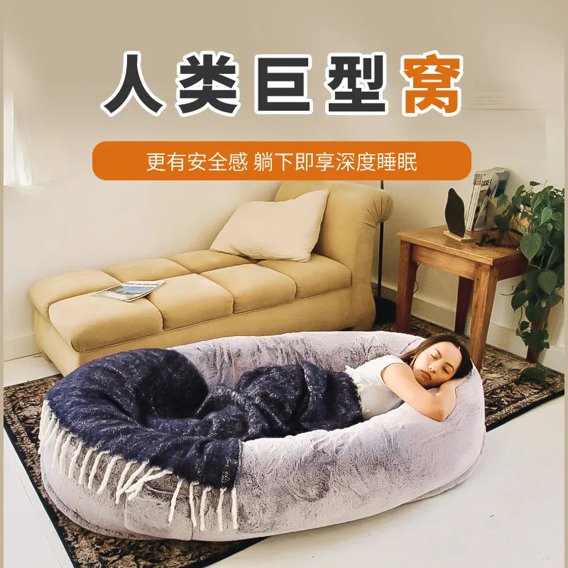 The giant kennel where oversized people sleep can be used by people. The giant adult online celebrity giant expensive dog